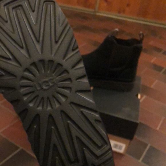 Mens size 9 or Women’s 10 unisex UGGs - Picture 3 of 5